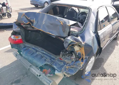 2000 Honda Accord 2.3 Lx z USA, uszkodzony, nr VIN 1HGCG6659YA036453